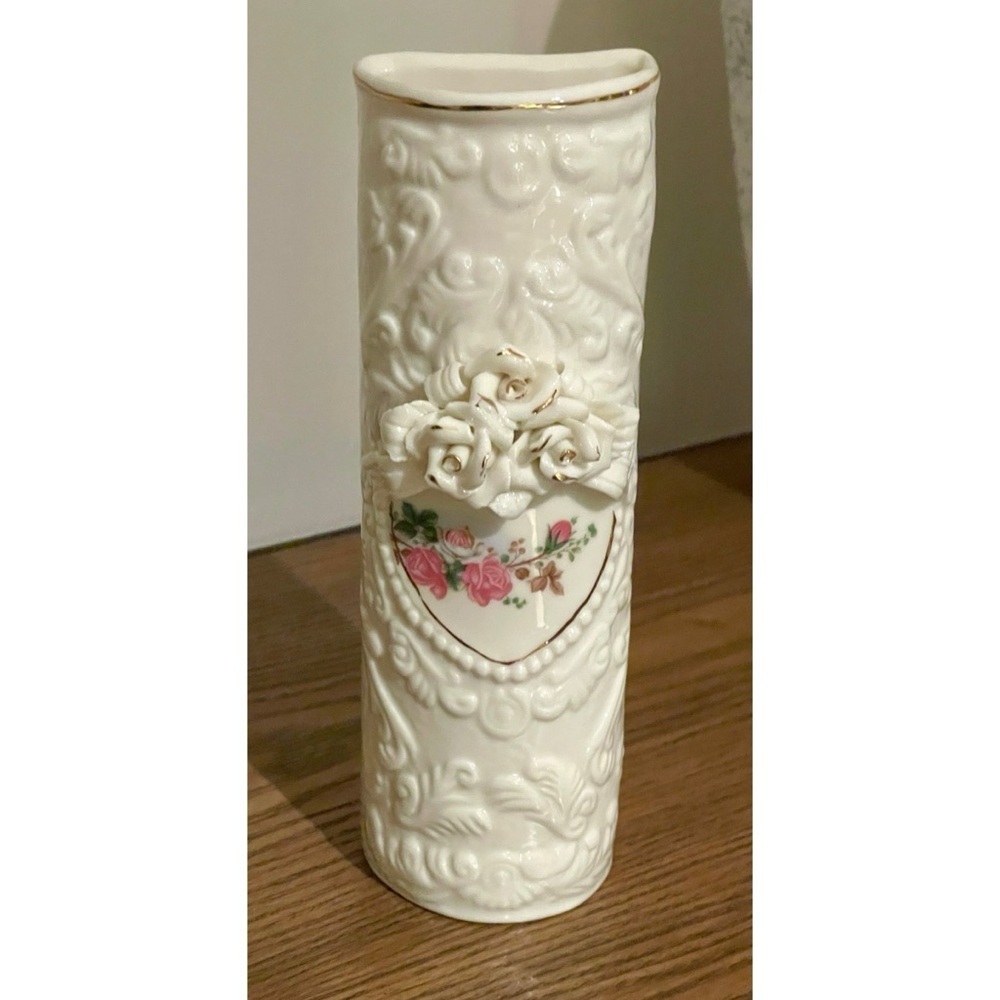 ** BUNDLE SALE 3/$20 ** Vintage Elegant Porcelain Wall Pocket Vase